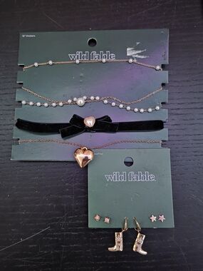 Wild Fable Women's Rose Gold & Black Heart Choker Set